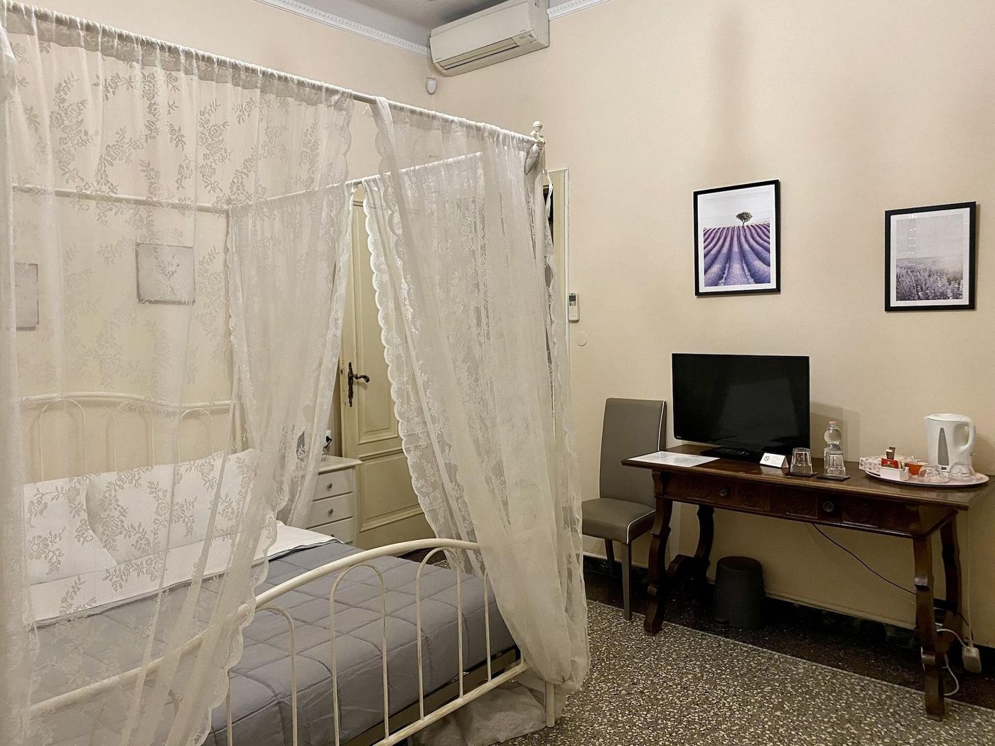 Villa-Catelli-Bed-And-Breakfast-Room-17