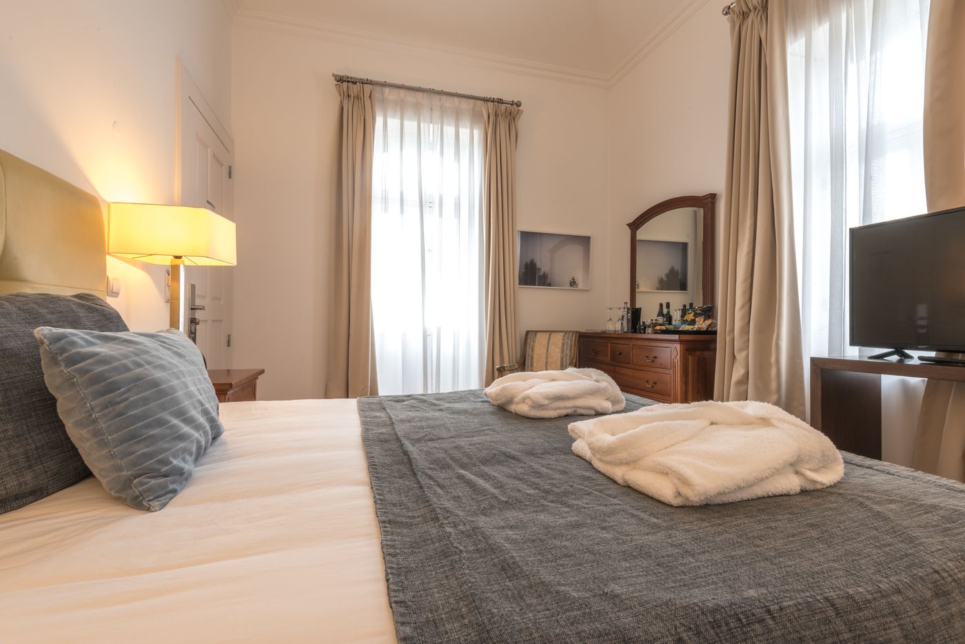 Arts-In-Hotel-Conde-Carvalhal-Room-12