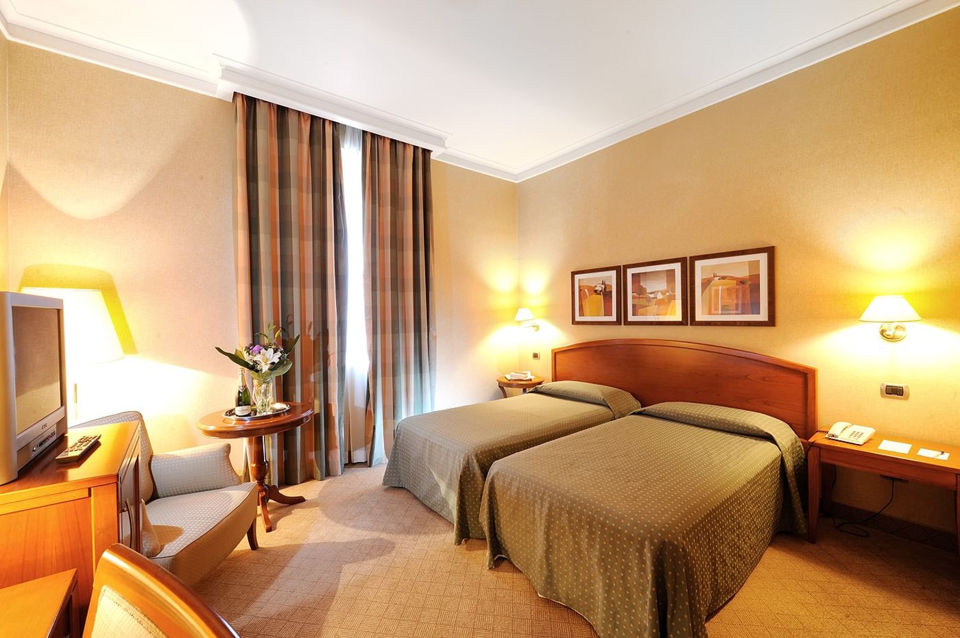 LH-Hotel-Lloyd-Rome-Room-5