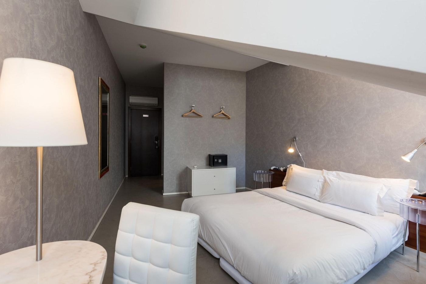 Alfama---Lisbon-Lounge-Suites-Room-22