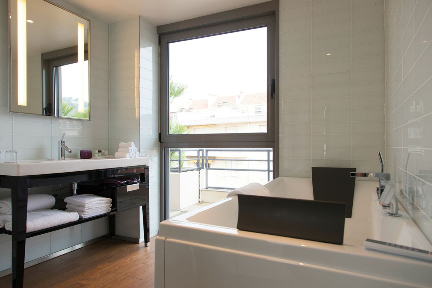 Neho-Suites-Cannes-Croisette-Room-44