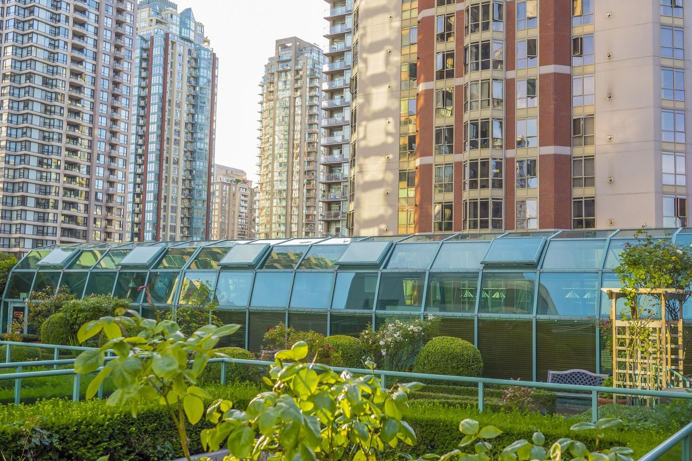 Rosedale-On-Robson-Suites-Hotel-General-view-2