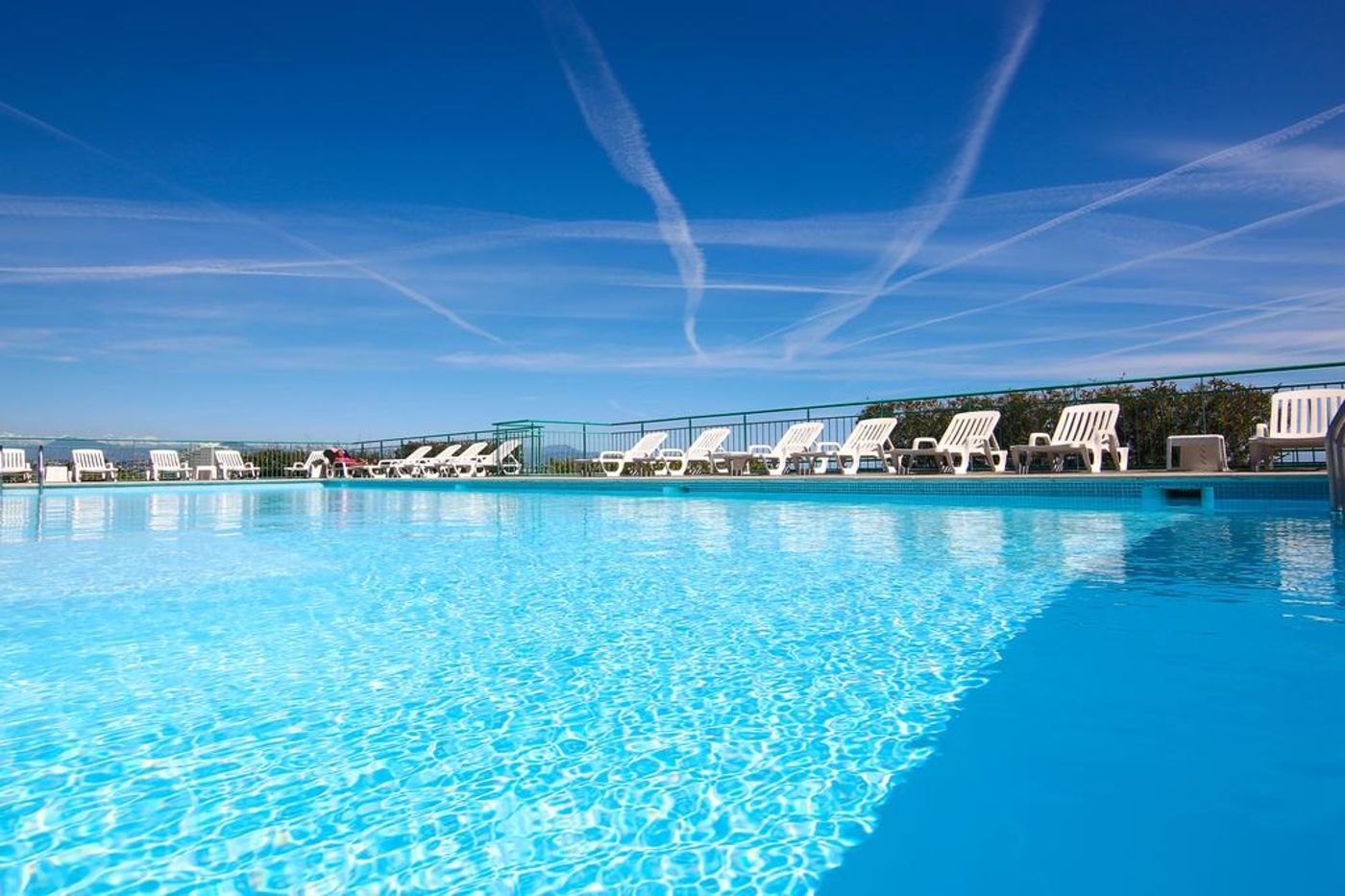 Inter-Hotel-Sea-Side-Park-Pool-1