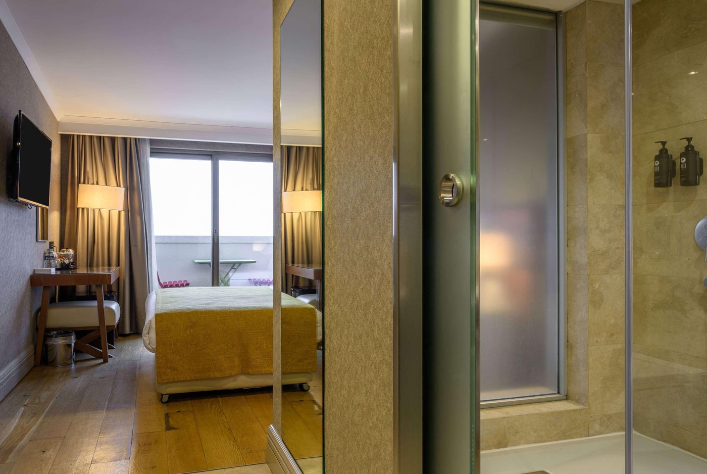 Ramada-Istanbul-Grand-Bazaar-Room-32