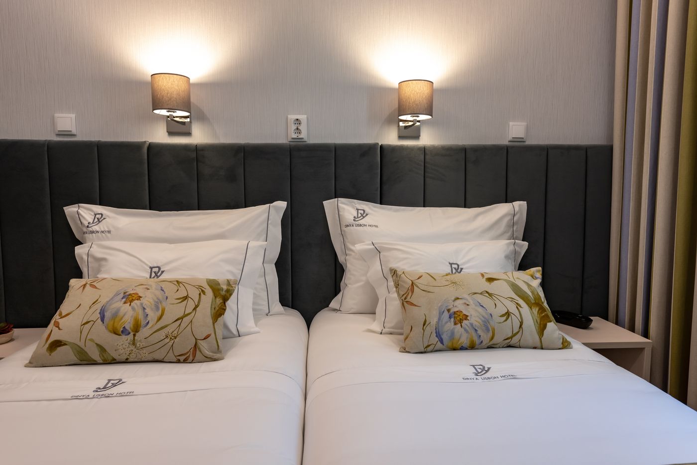 Dinya-Lisbon-Hotel---Lounge-Bar-Room-22