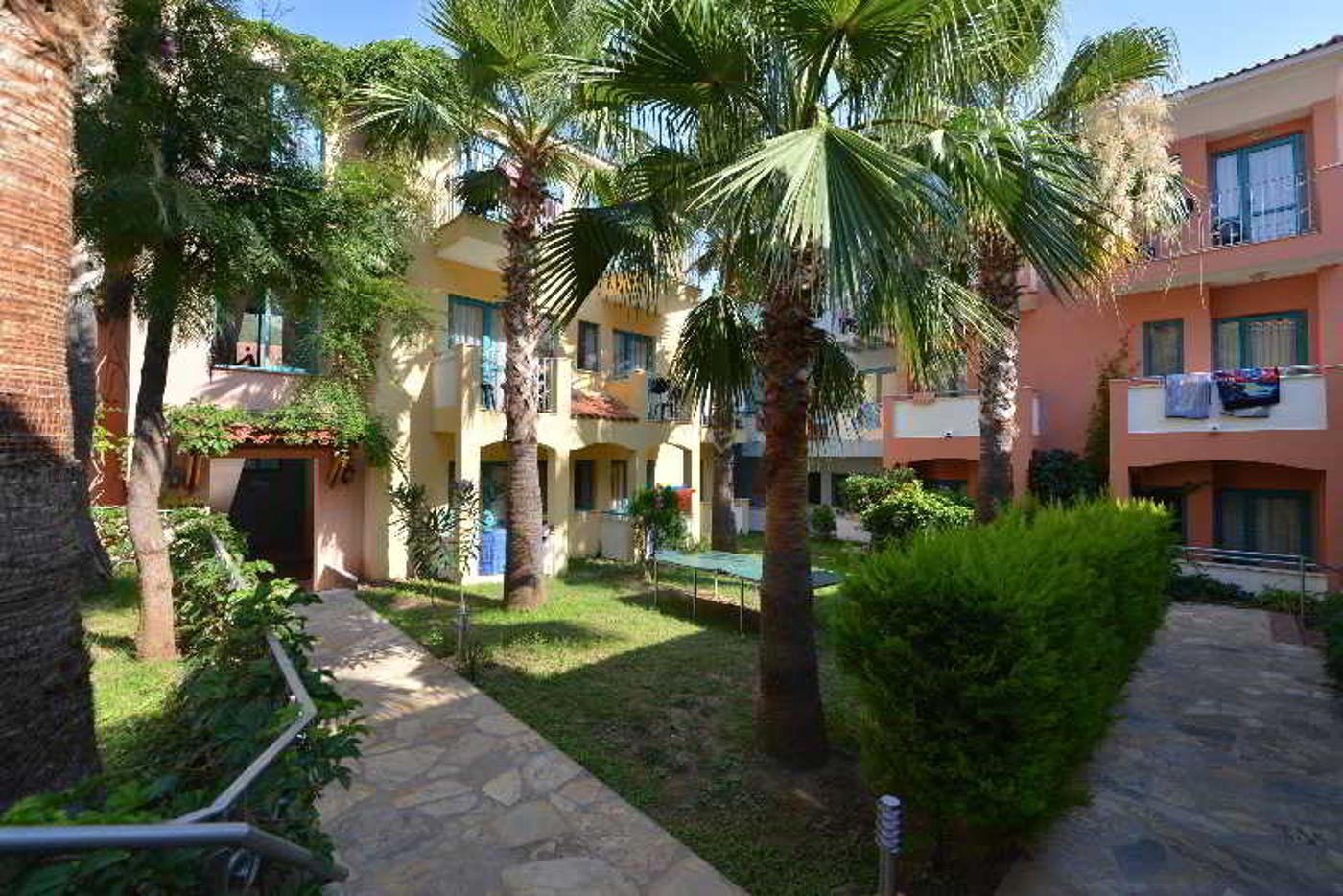 Montebello-Deluxe-Hotel-Lobby-8