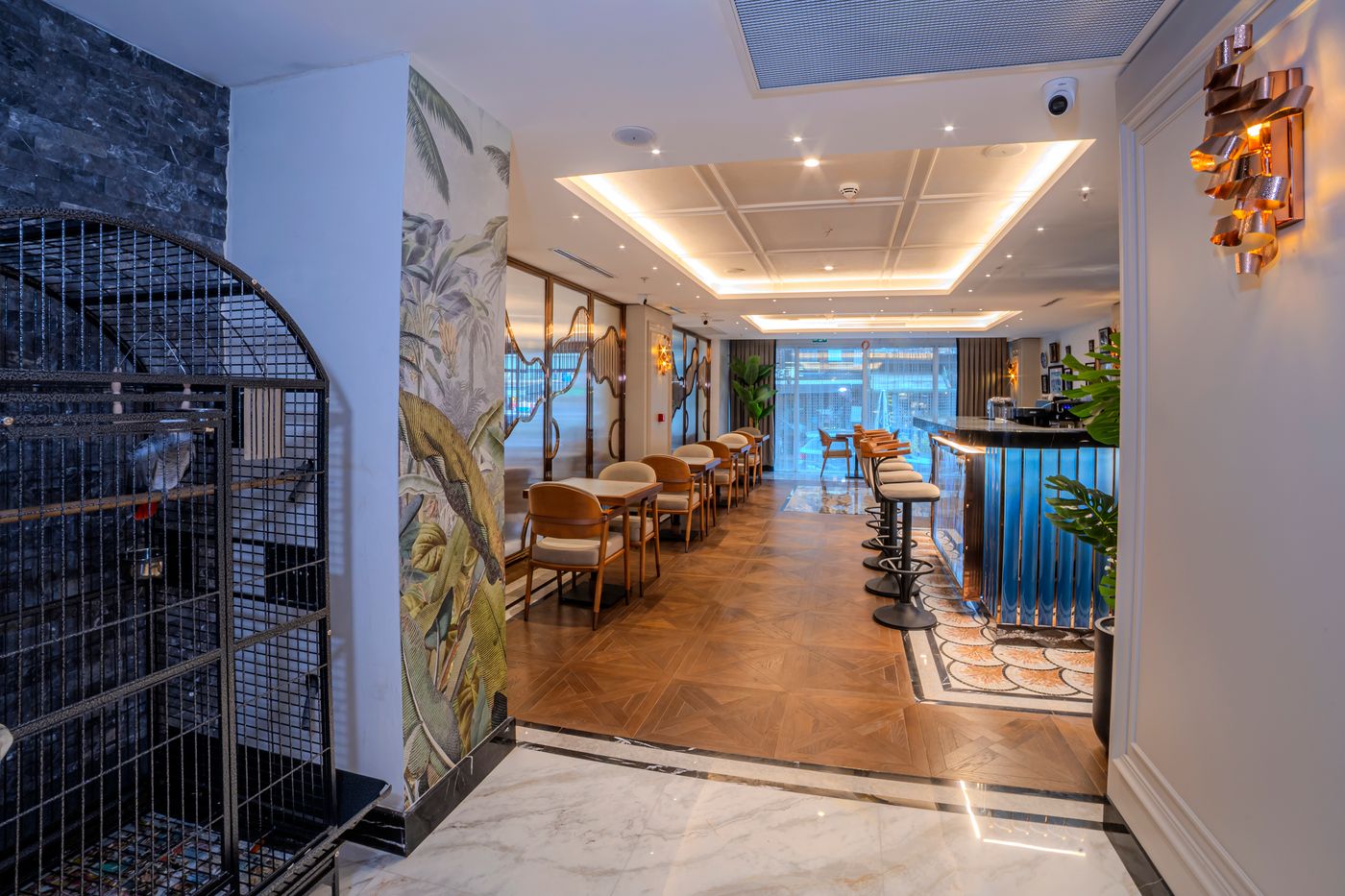 Grand-Hilarium-Hotel-Lobby-21