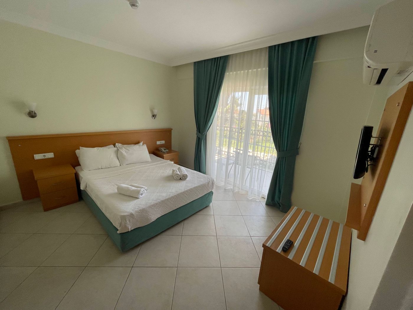 Celay-Hotel-Room-18