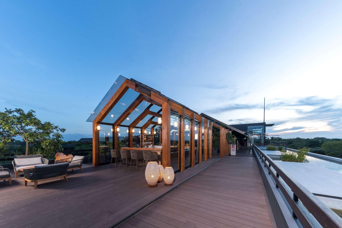 DoubleTree-by-Hilton-Weerawila-Rajawarna-Resort-Restaurant-3