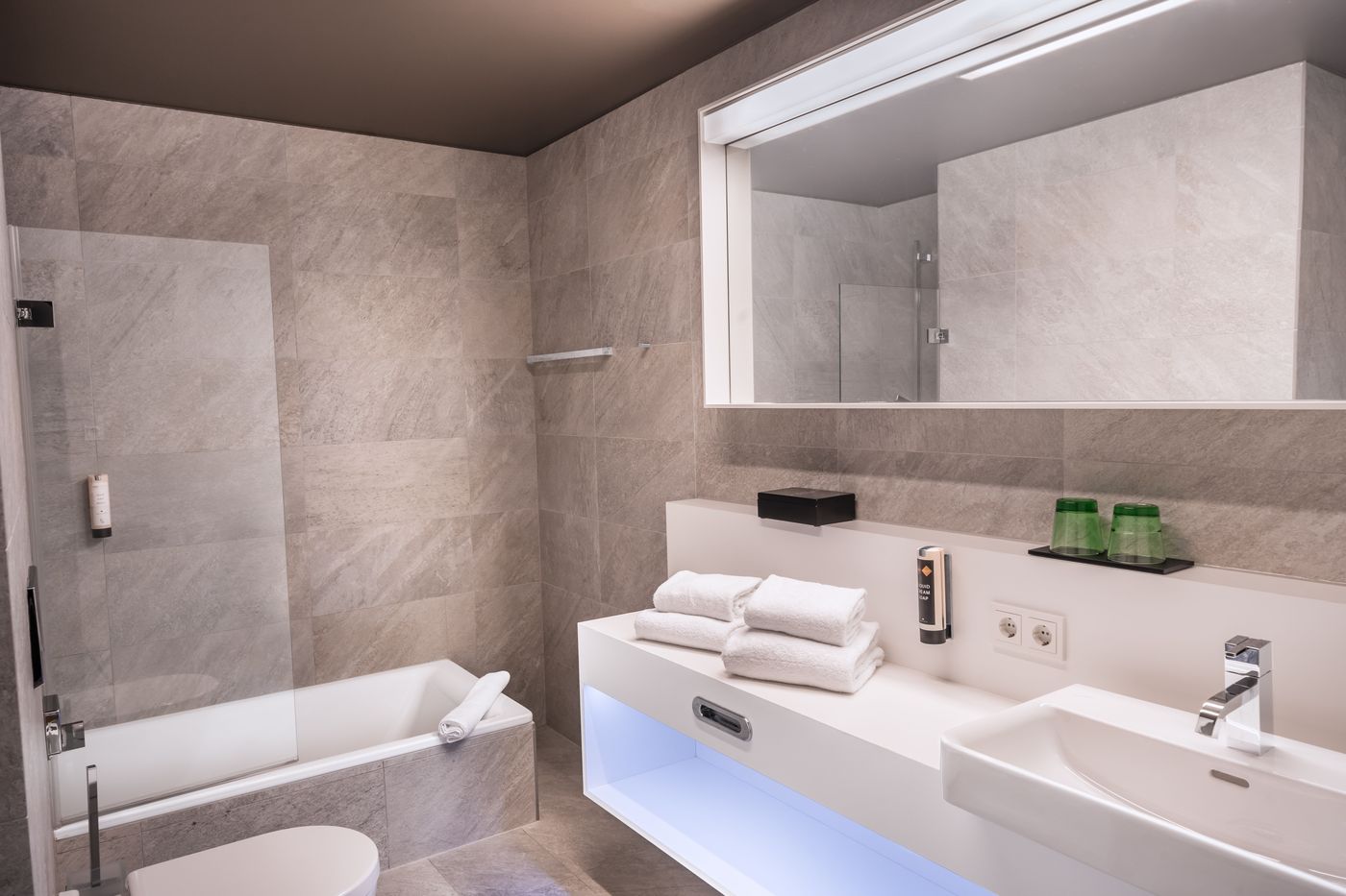 aDLERS Hotel Innsbruck-Austria-INNSBRUCK-Room-9