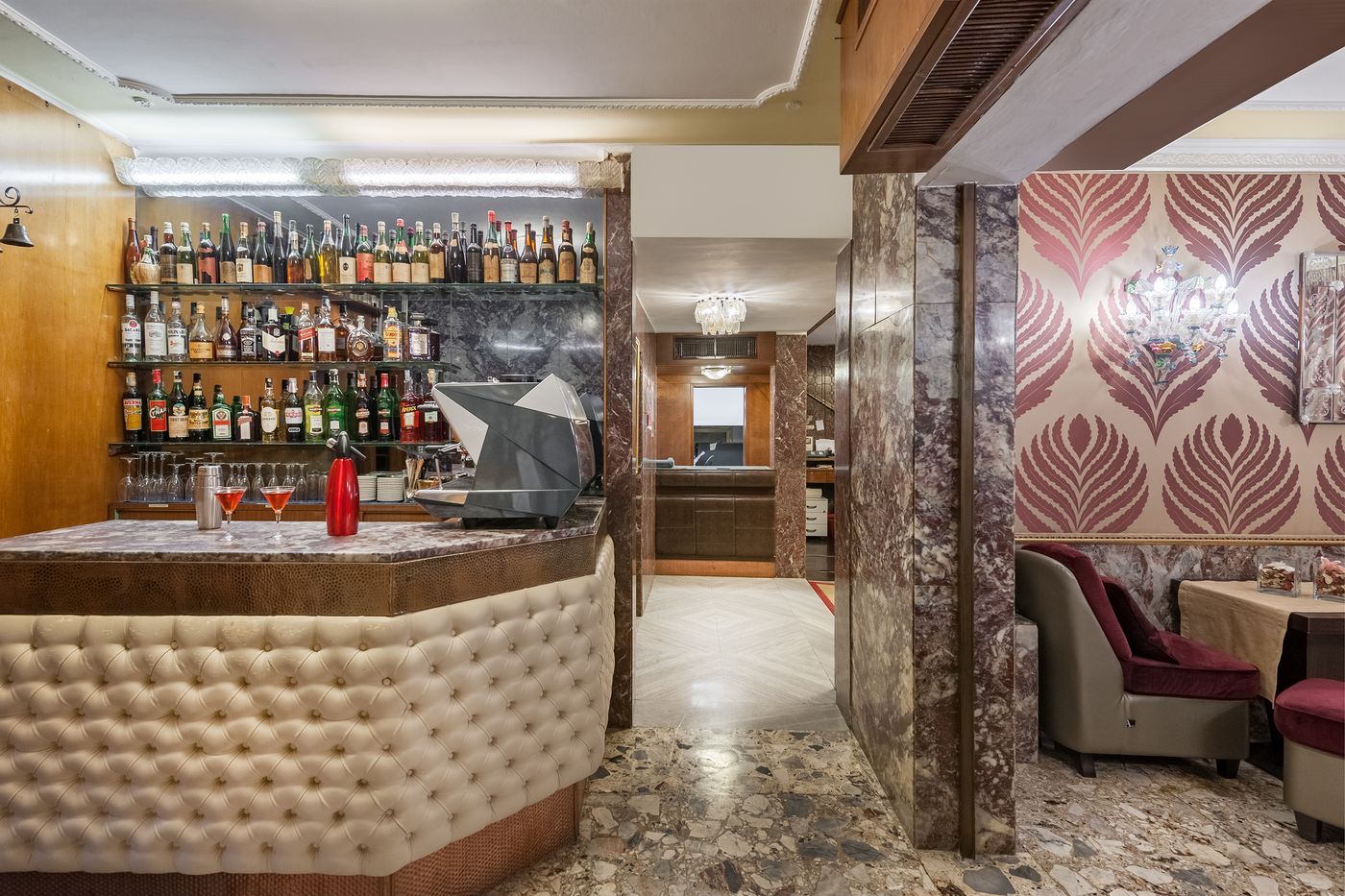 Hotel-Montecarlo-Lobby-4