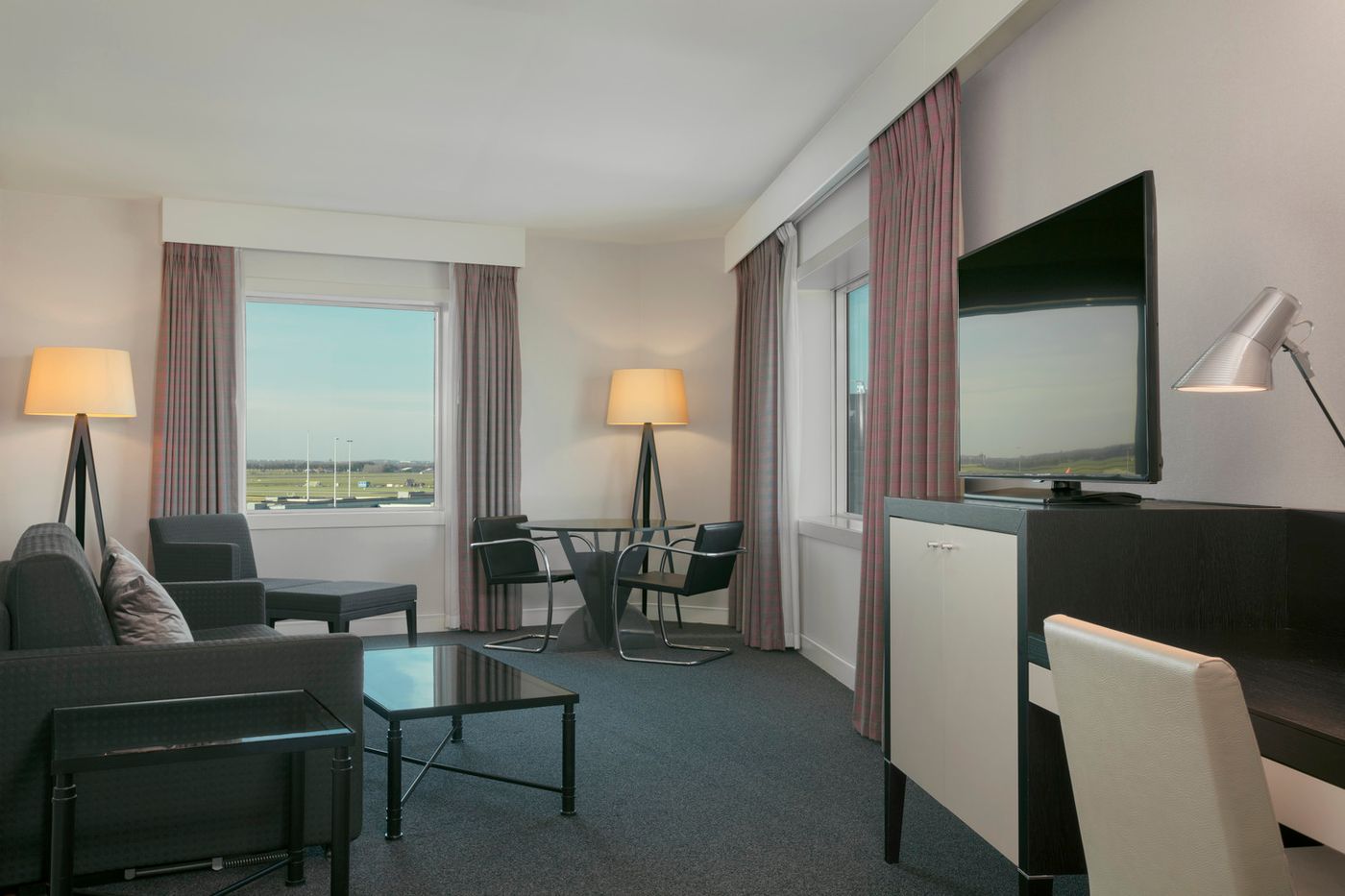 Sheraton-Amsterdam-Airport-Hotel-And-Conference-Center-Room-50