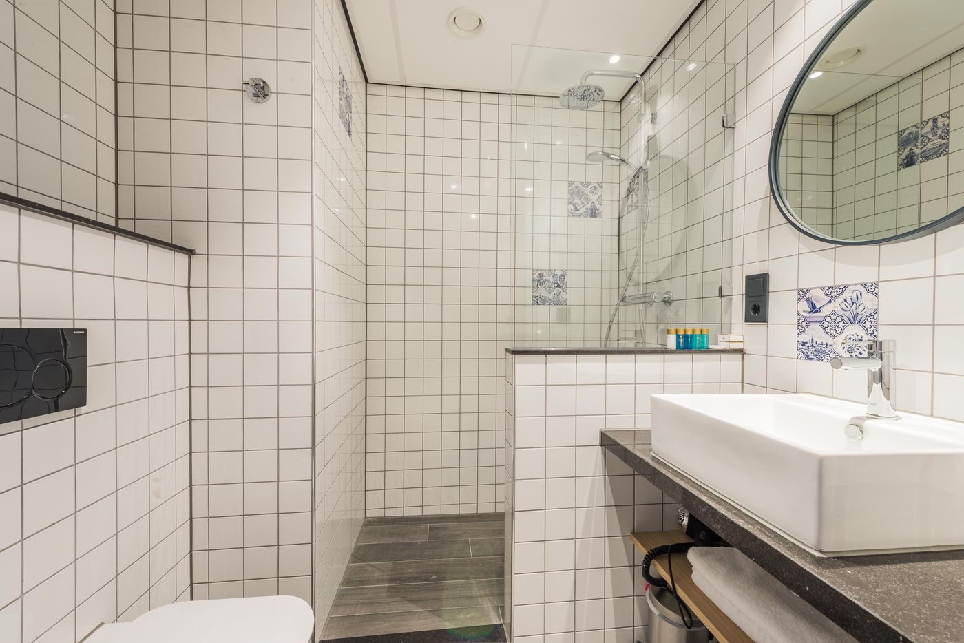 Urban-Lodge-Hotel-Room-49