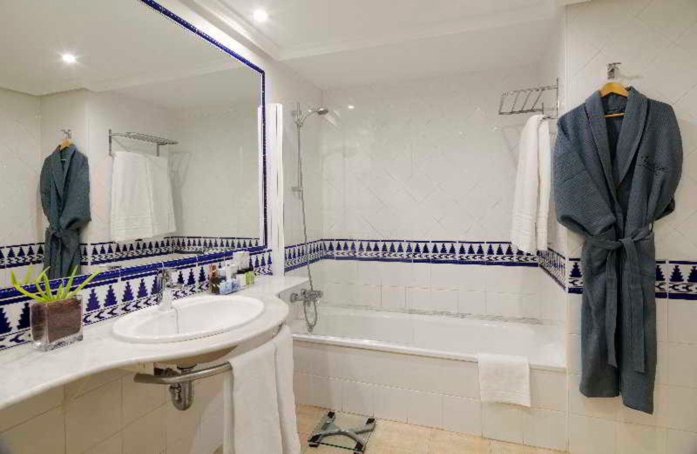 H10-Timanfaya-Palace-Room-21