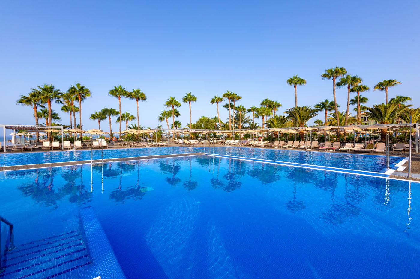 Club-Hotel-Riu-Gran-Canaria-Pool-8