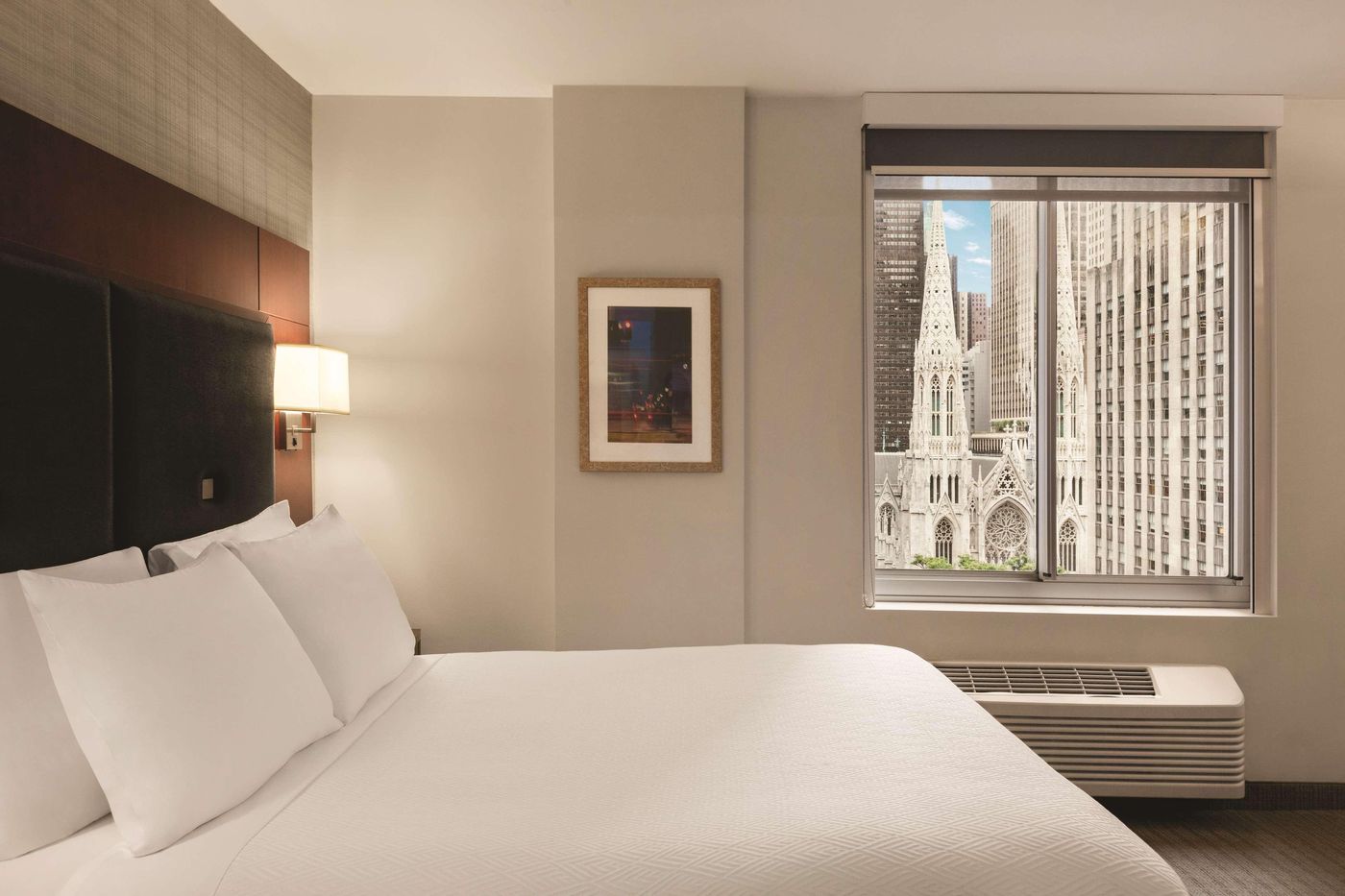 DoubleTree-by-Hilton-New-York-Midtown-Fifth-Avenue-Room-21