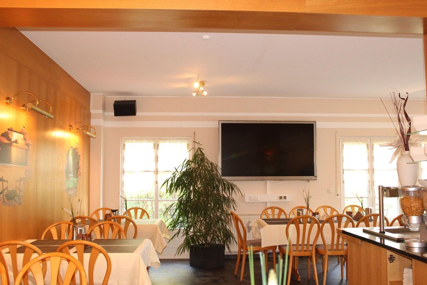 Landhaus Hotel Müller - Germany - GROSSOSTHEIM - Restaurant - 0