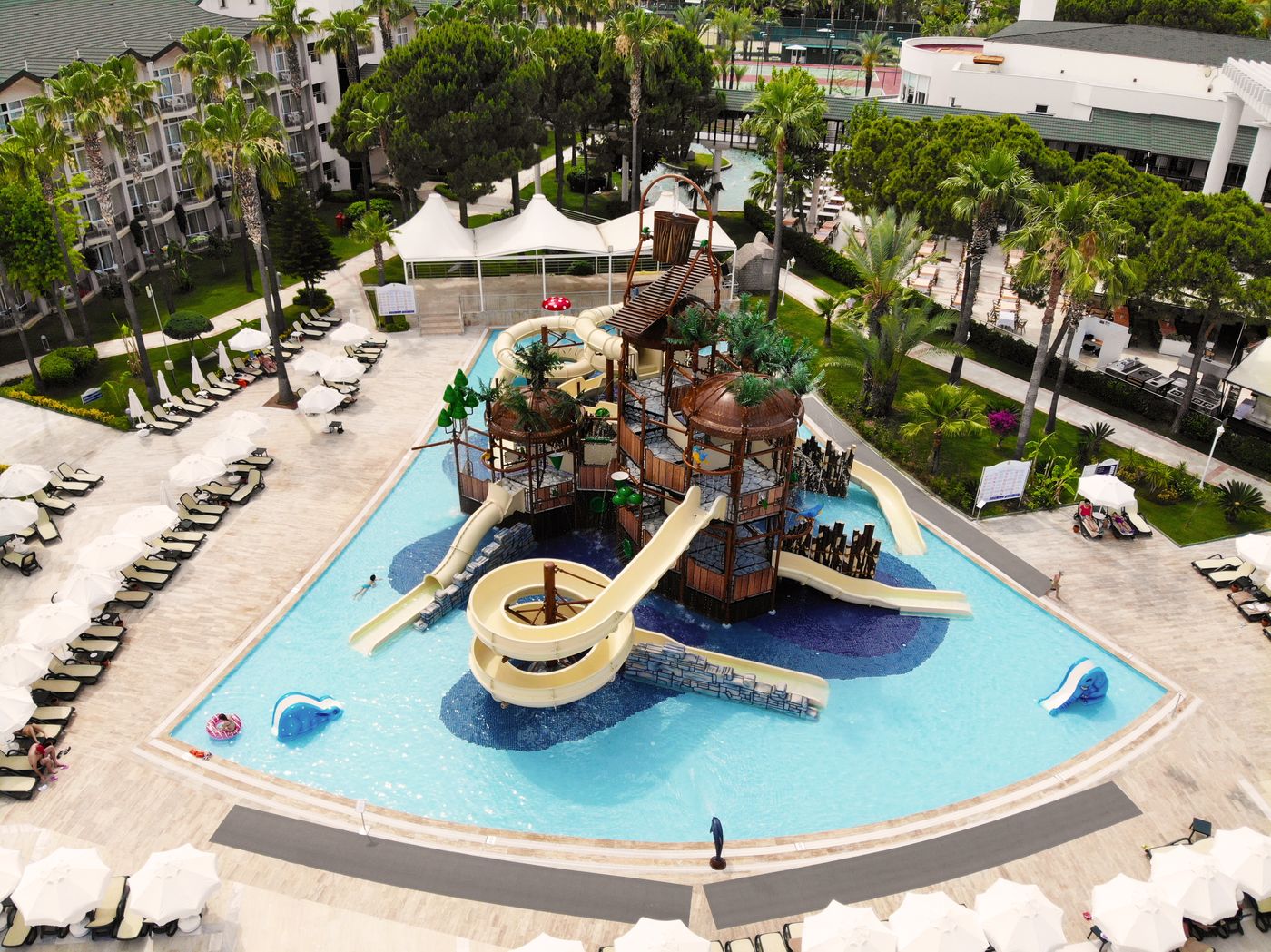 Alva-Donna-World-Palace-Hotel-Pool-2