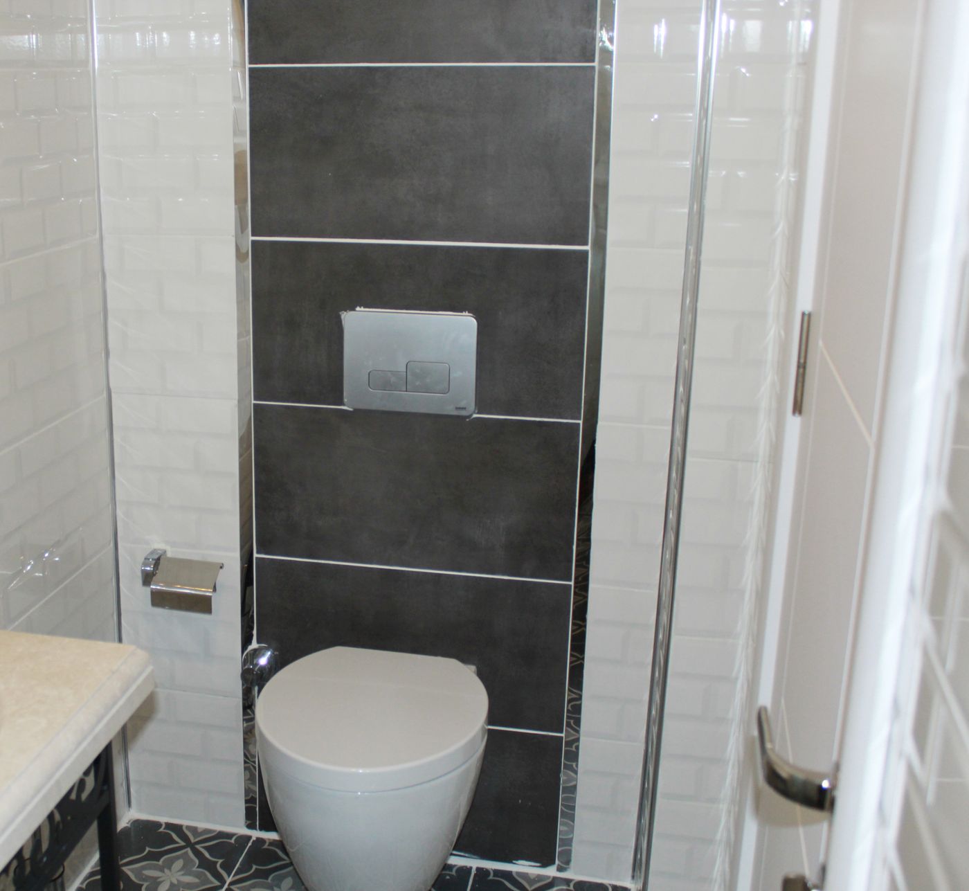 Good-Night-Hotel-Room-37