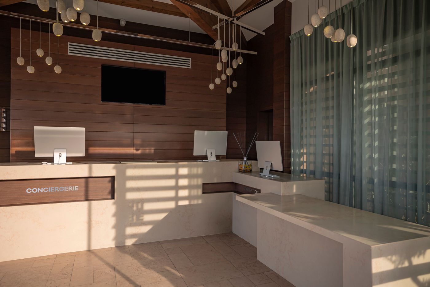 Kube-Hotel-St-Tropez-Lobby-86