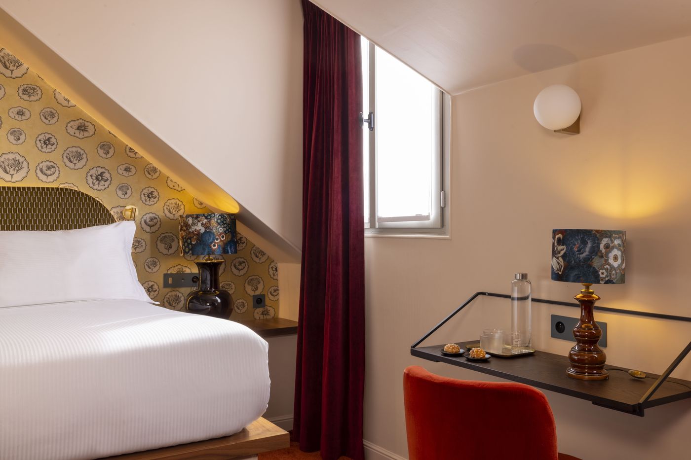 Hotel-L-de-Lutece-Room-26