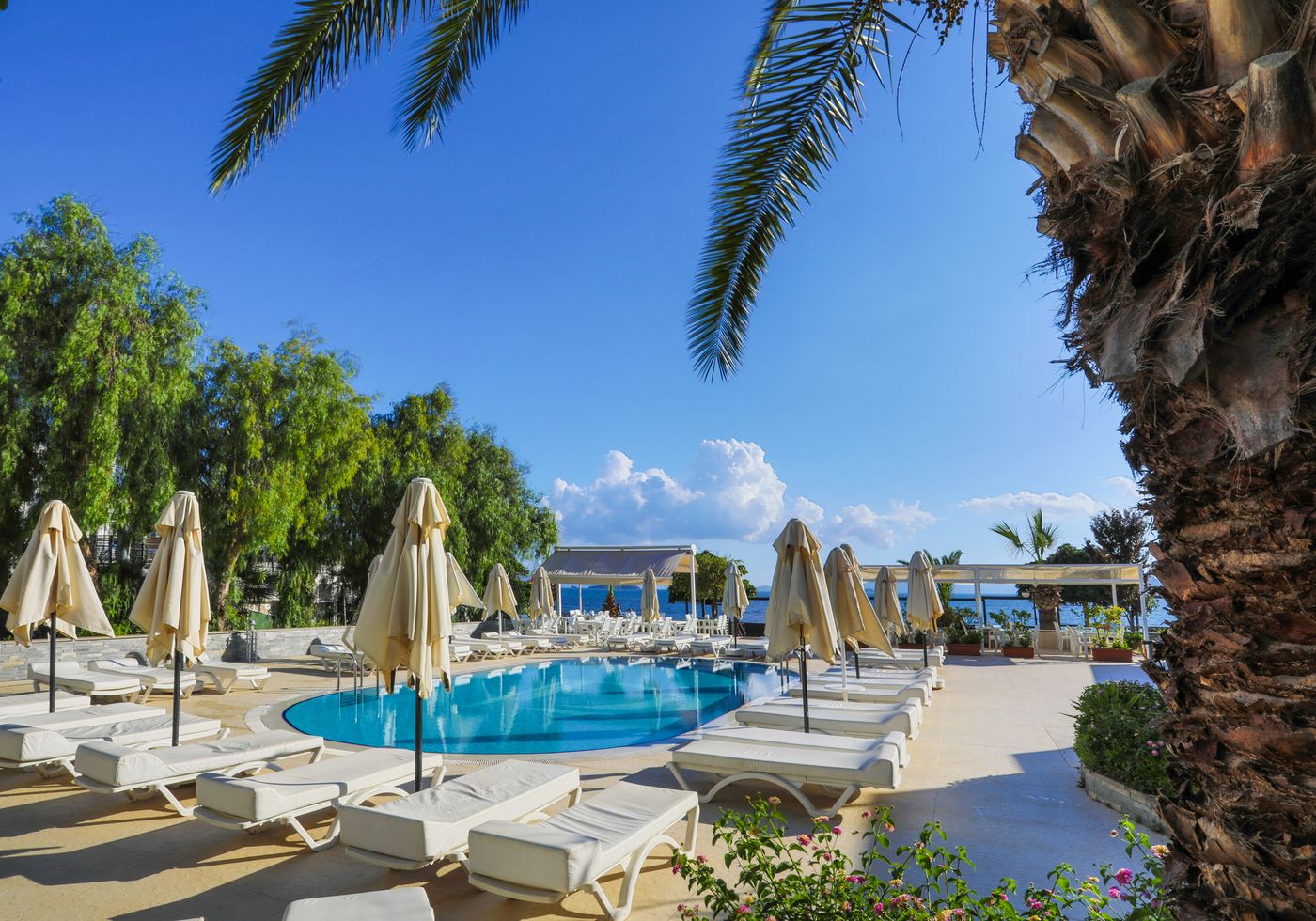 Dragut-Point-South-Hotel-Pool-8