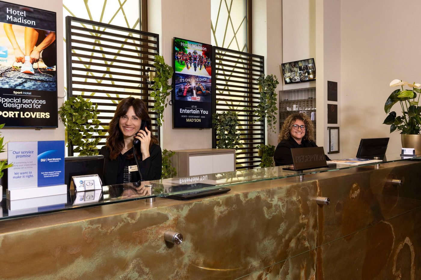 Best-Western-Hotel-Madison-Lobby-17