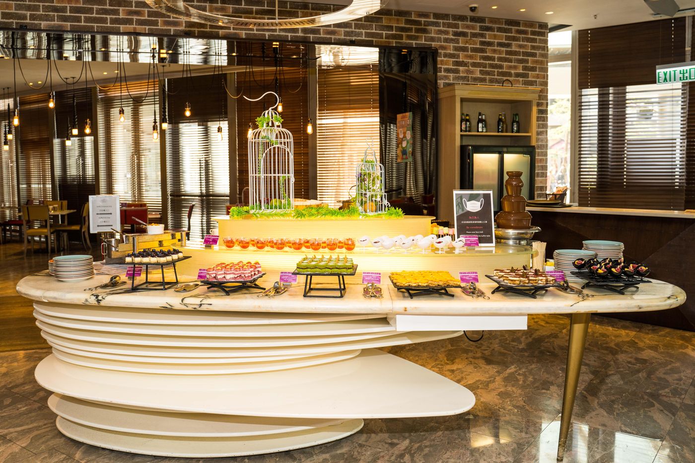 Crowne-Plaza-Hong-Kong-Kowloon-East-Restaurant-38