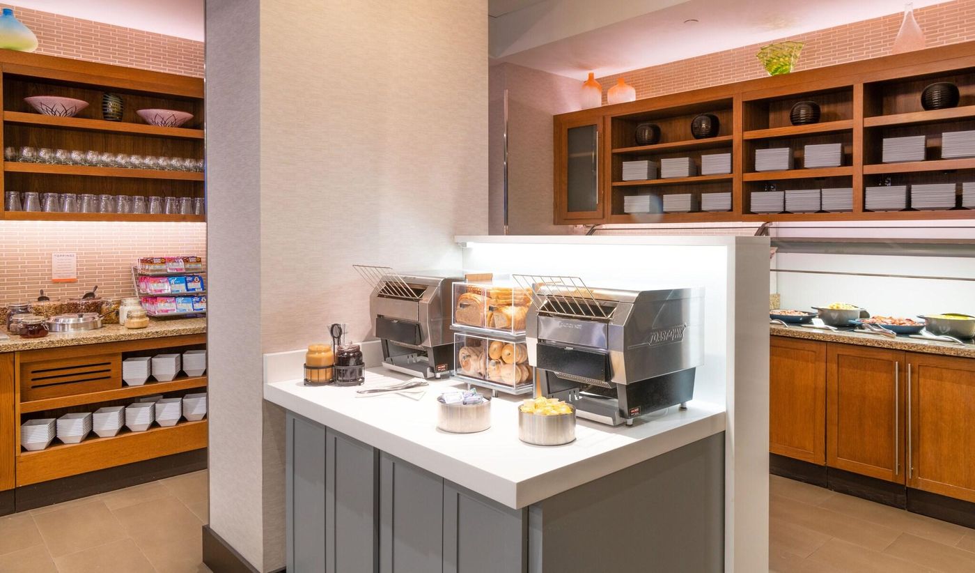 Hyatt-Place-New-York-Midtown-South-Restaurant-8