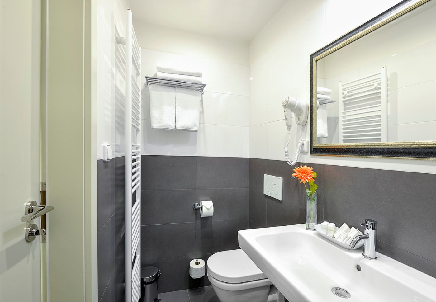 Hotel-Garden-Court-Room-33