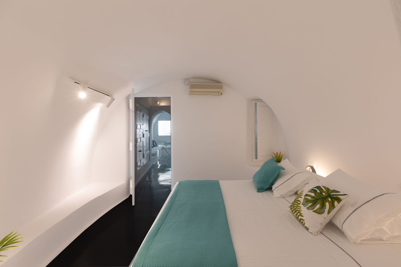 Heaven-s-Edge-Room-31