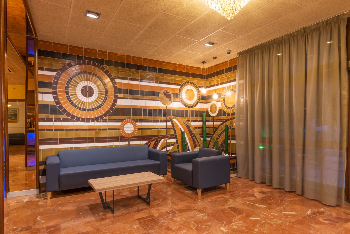 Continental-Lobby-25