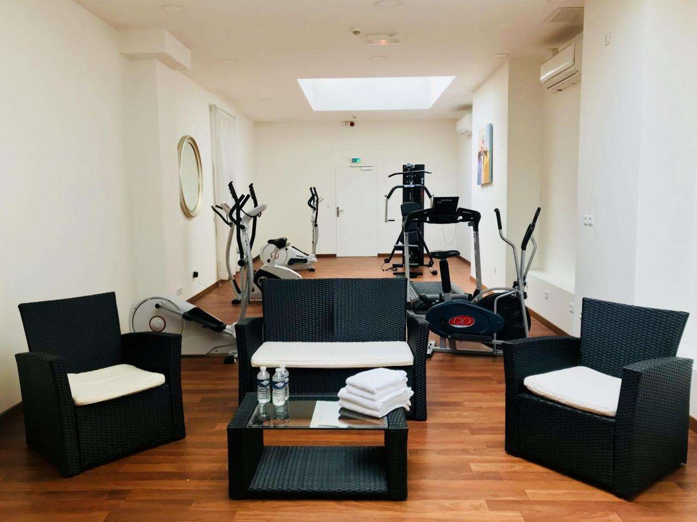 Executive-Hotel-Sports-and-Entertainment-25