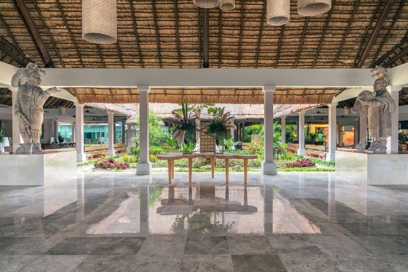 Iberostar-Waves-Tucan-Lobby-57