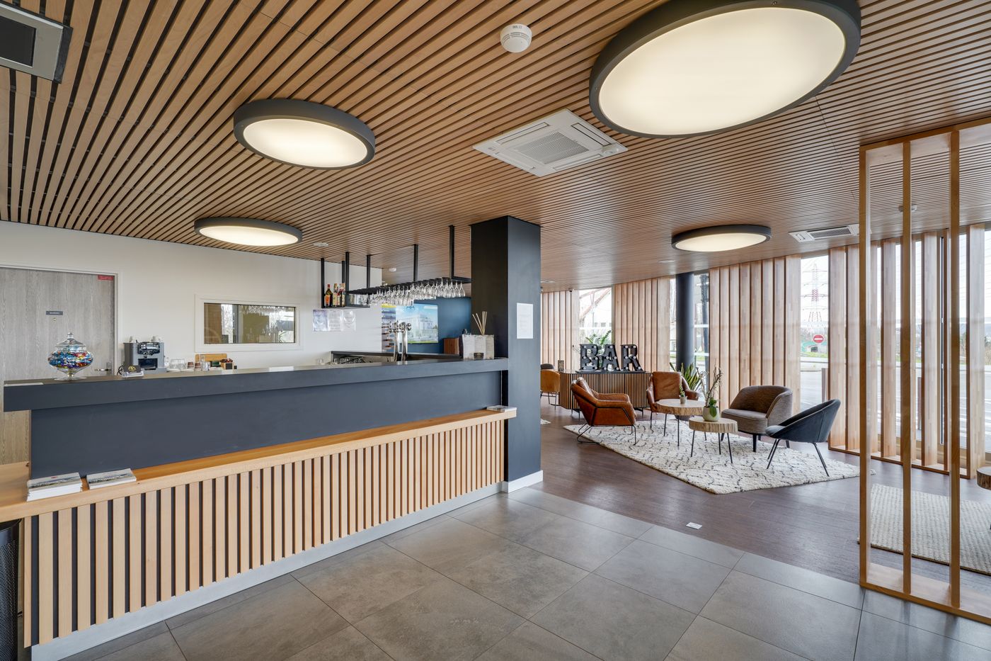 All-Suites-Massy-Palaiseau-Lobby-15