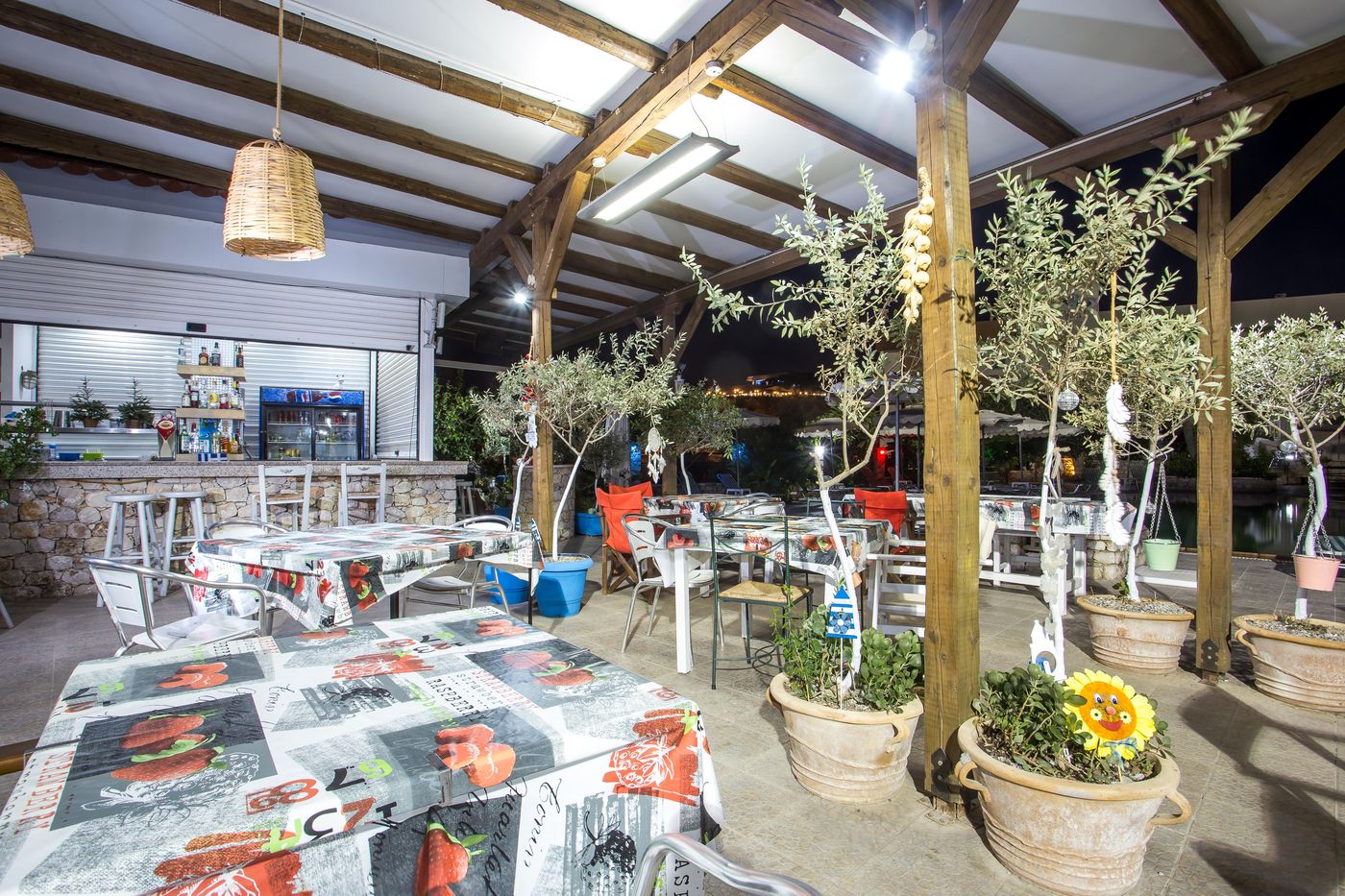 Vickys-Studios-Restaurant-22