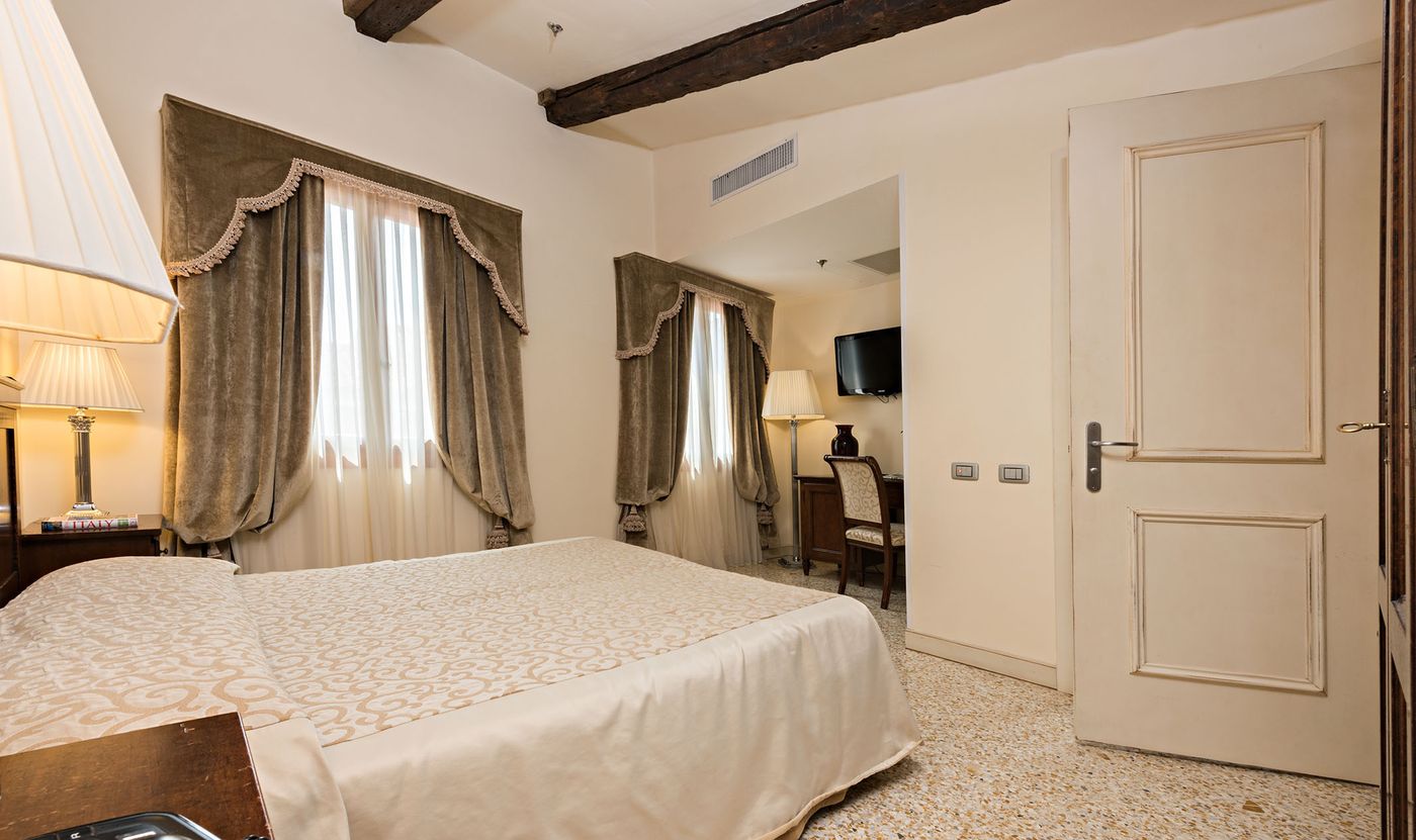dell'Opera-Italy-Venezia-Room-10
