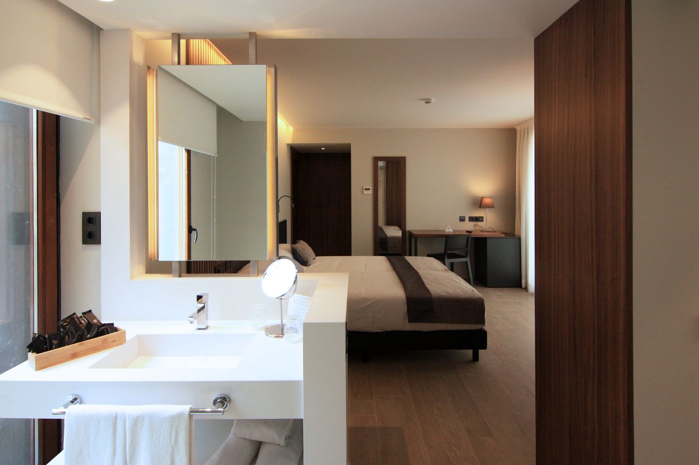 Raval-De-La-Mar-Room-11