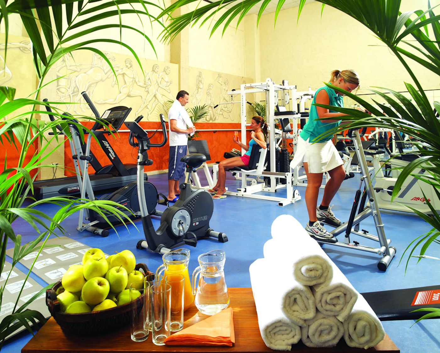 Regency-Torviscas-Apartments-Suites-Sports-and-Entertainment-38