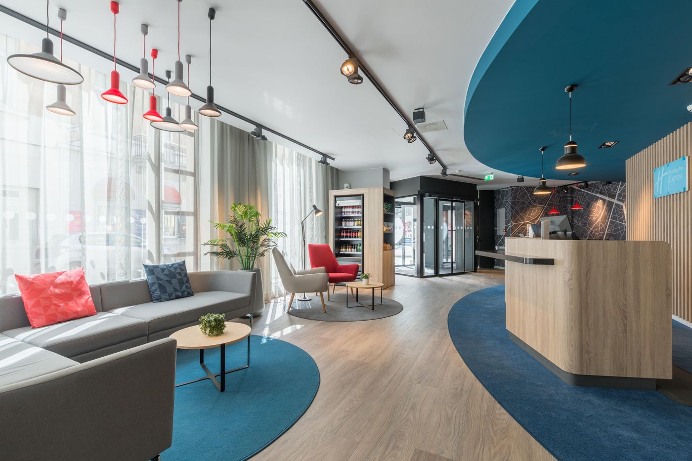 Holiday-Inn-Express-Brussels-Grand-Place-Lobby-5