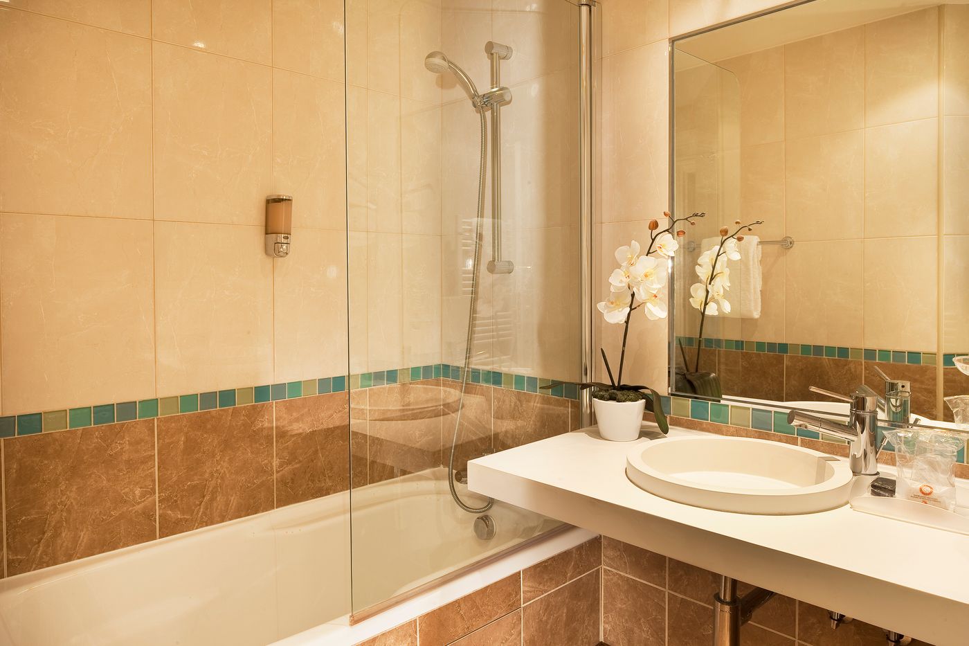 Hotel-Saint-Ferdinand-by-HappyCulture-Room-30