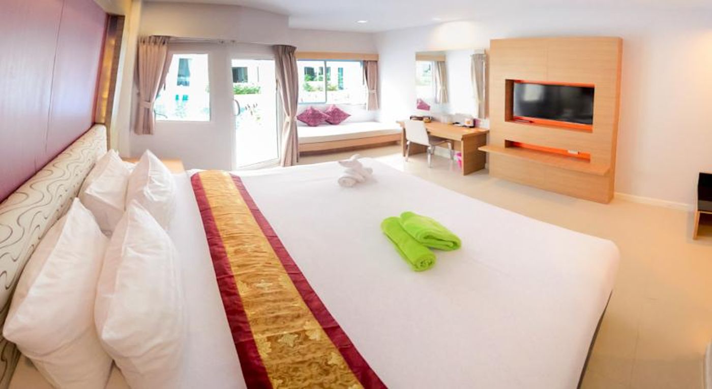 Andatel-Grand-----Patong-Phuket-Room-18