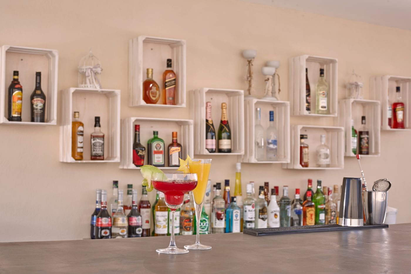 Aliter-Suites-Bar-39