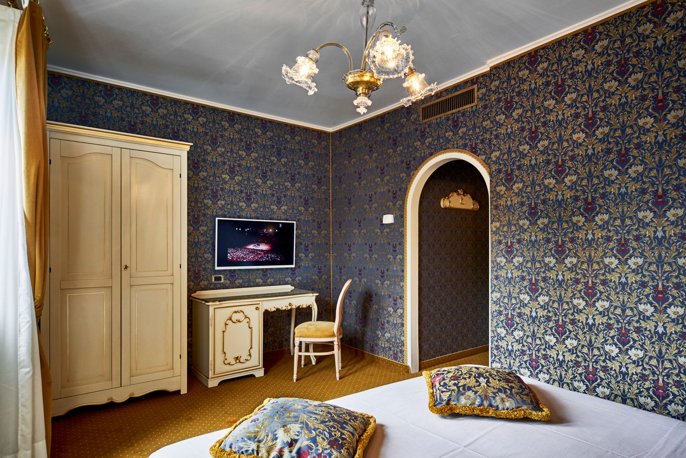 Gardena-Italy-Venezia-Room-8