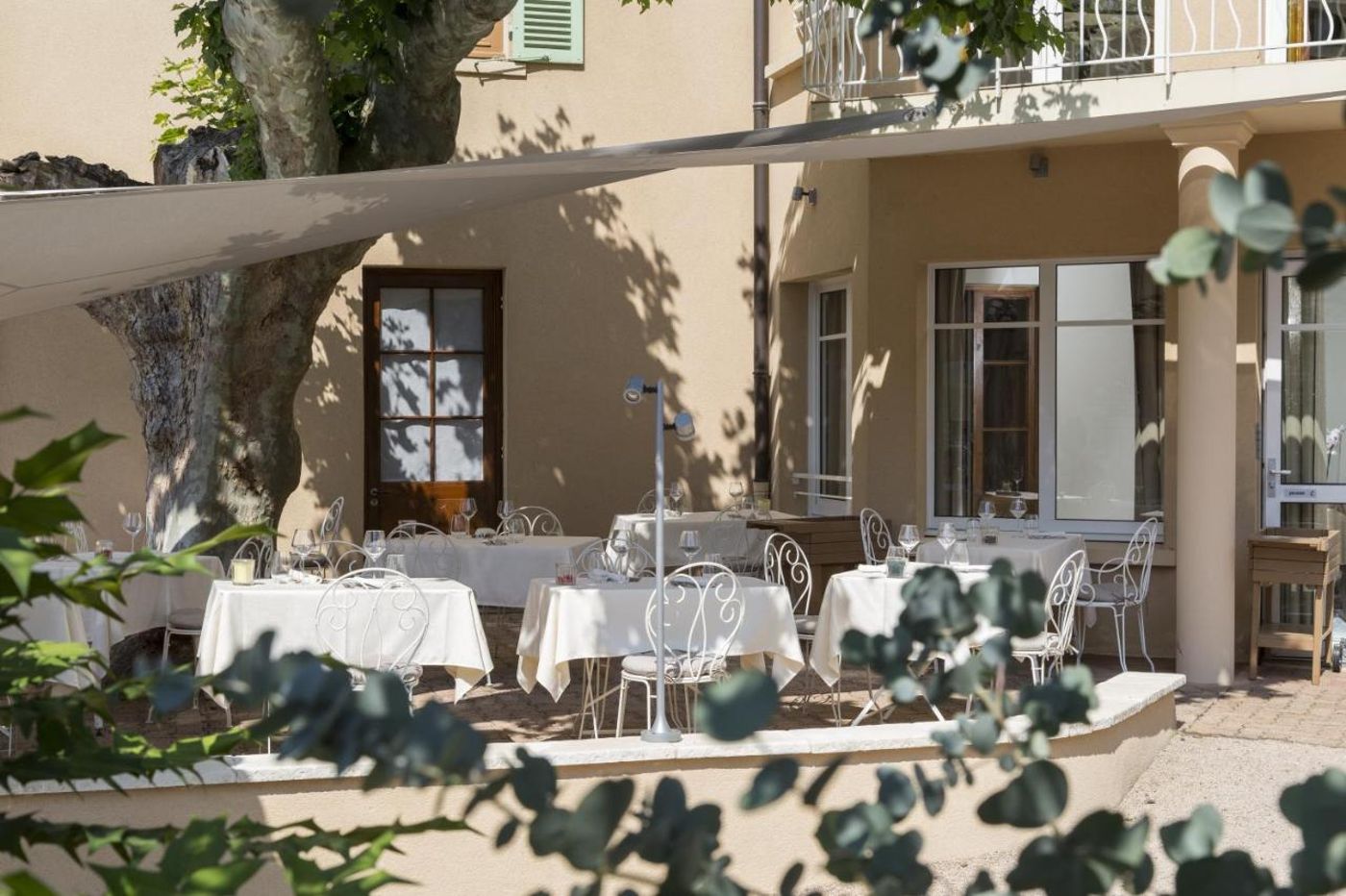 Auberge de Clochemerle - France - VAUX-EN-BEAUJOLAIS - Terrace - 2