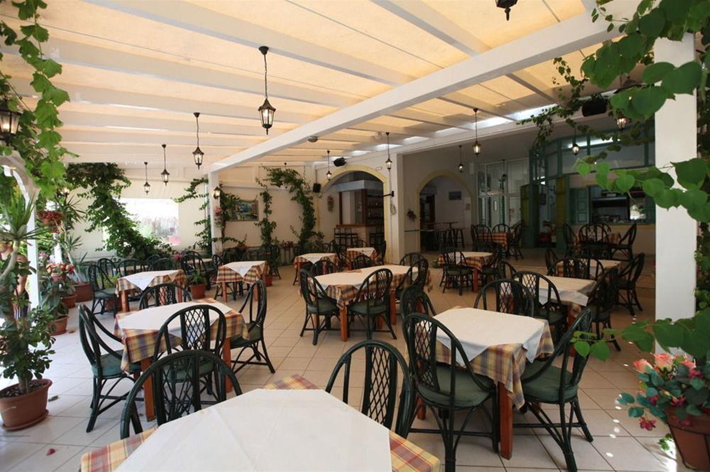 Paul-Marie-Apartment-Restaurant-17