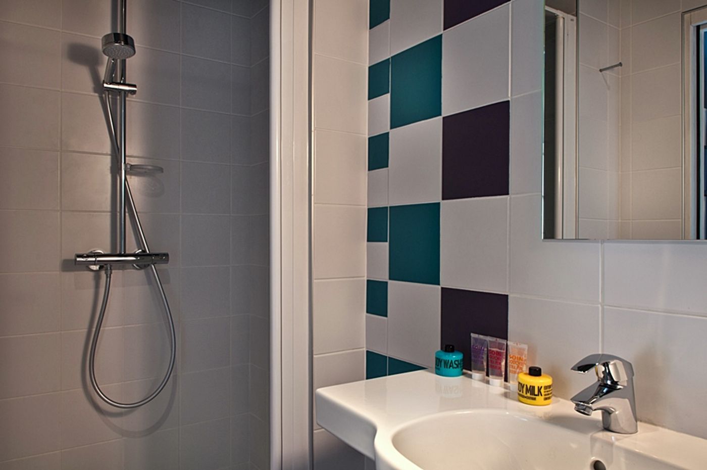 Des-Metallos-Room-13