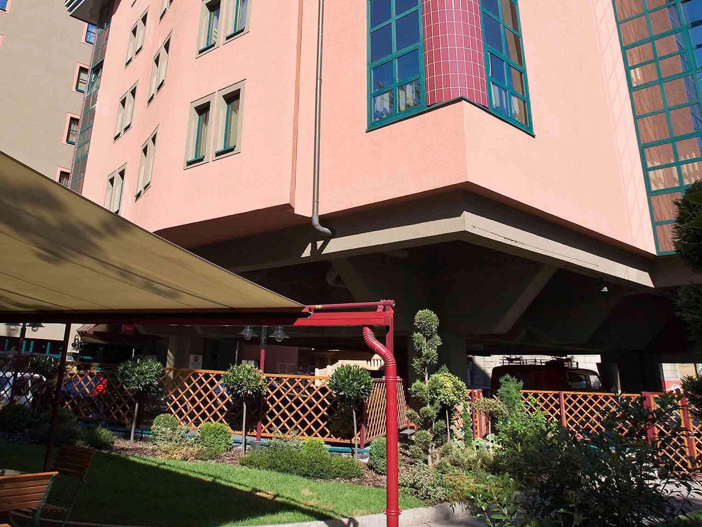 Ibis-Hotel-Heroes-Square-General-view-60