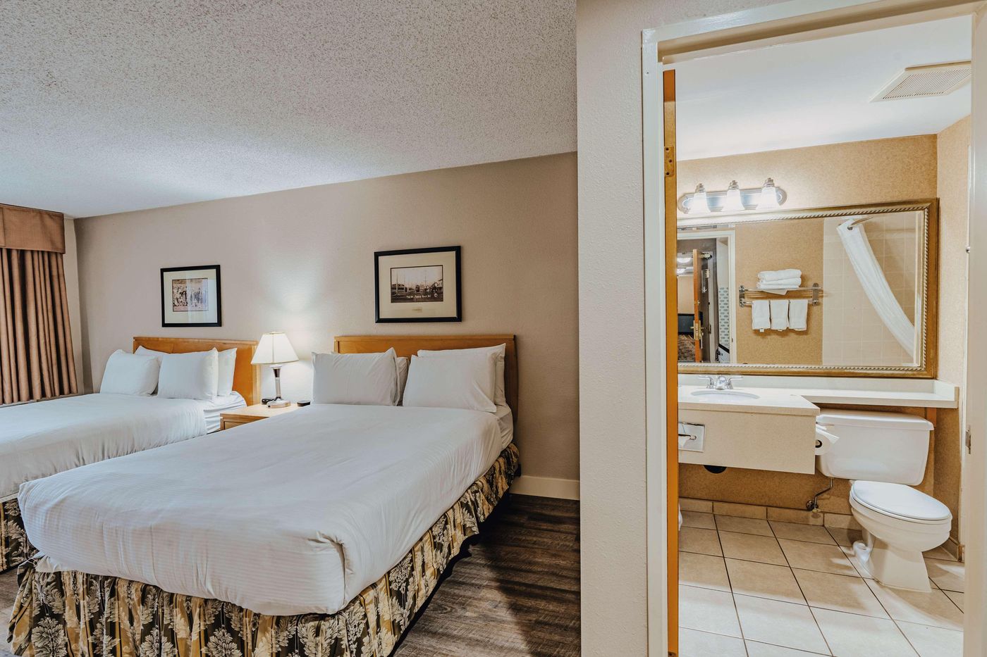 SureStay-Plus-Hotel-by-Best-Western-Coquitlam-Room-26