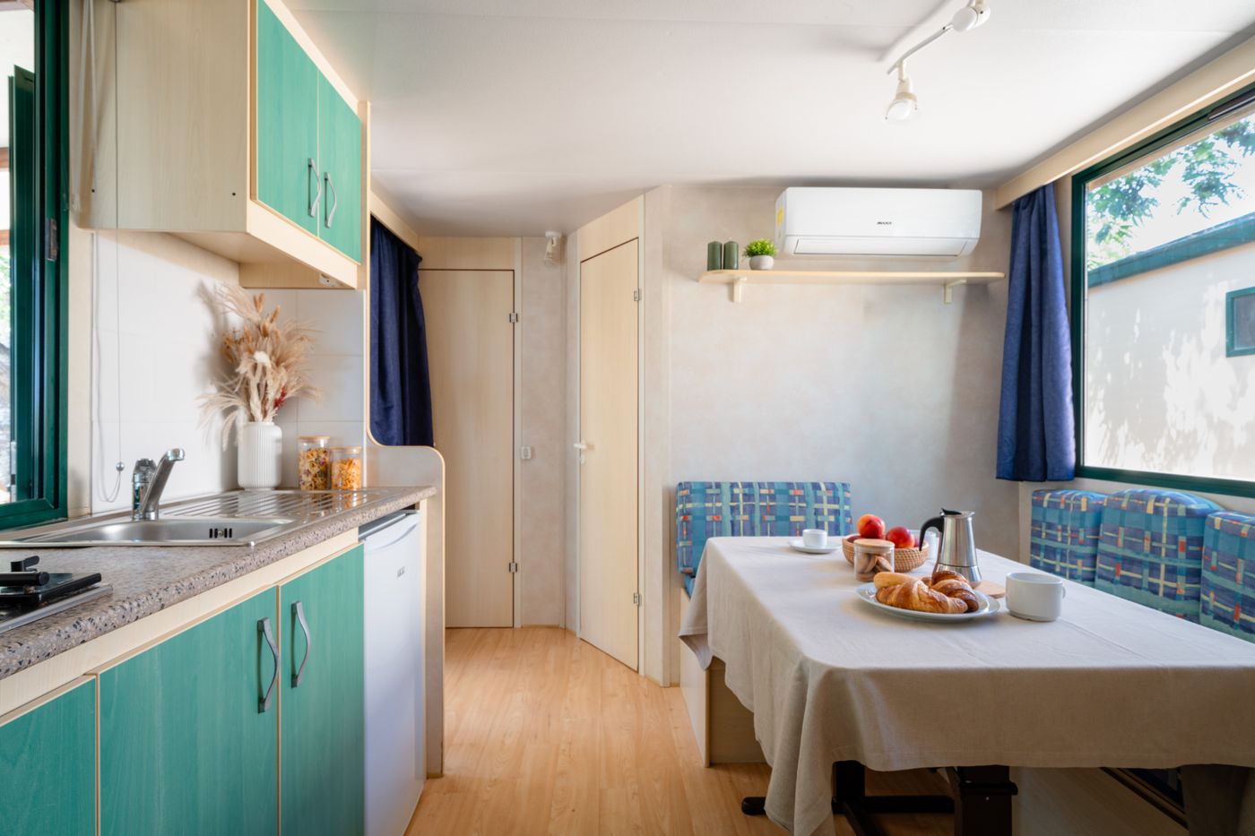 Club-del-Sole-Stork-Family-Collection-Room-24